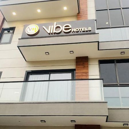 Vibe Hotel Нойда Екстер'єр фото