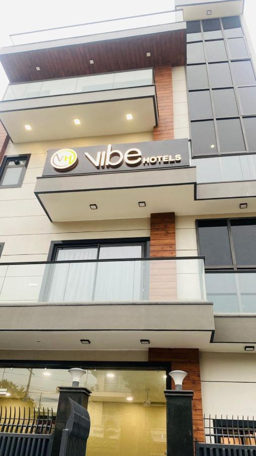 Vibe Hotel Нойда Екстер'єр фото