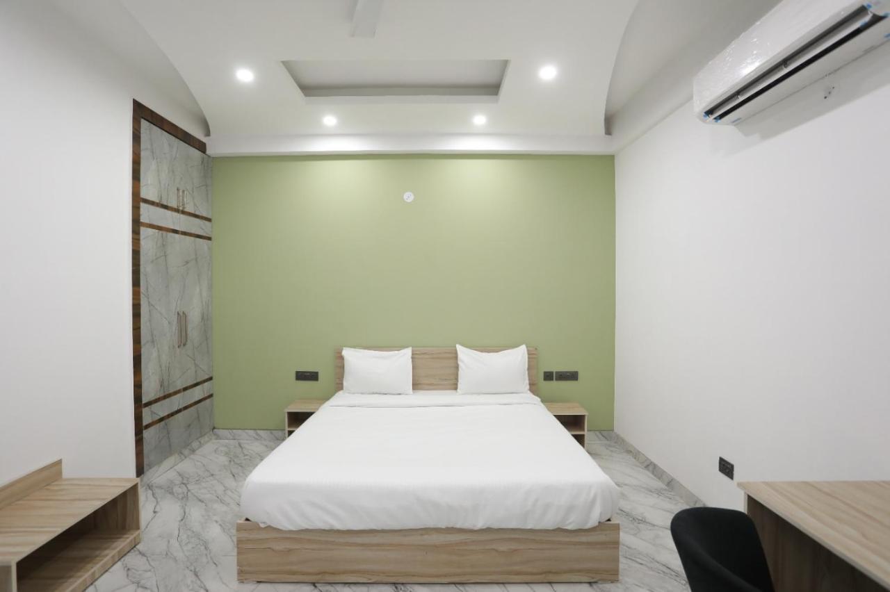Vibe Hotel Нойда Екстер'єр фото