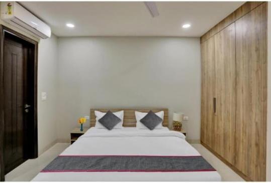 Vibe Hotel Нойда Екстер'єр фото